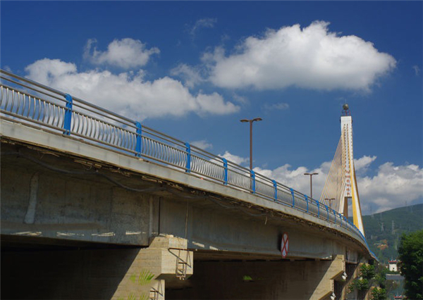 拉萨304不锈钢桥梁护栏：安全、耐用与美观的完美结合