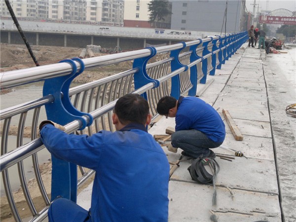拉萨不锈钢桥梁护栏除锈维护的重要性及其方法