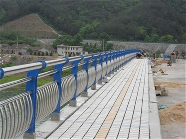 拉萨不锈钢桥梁护栏是一种什么材质的护栏